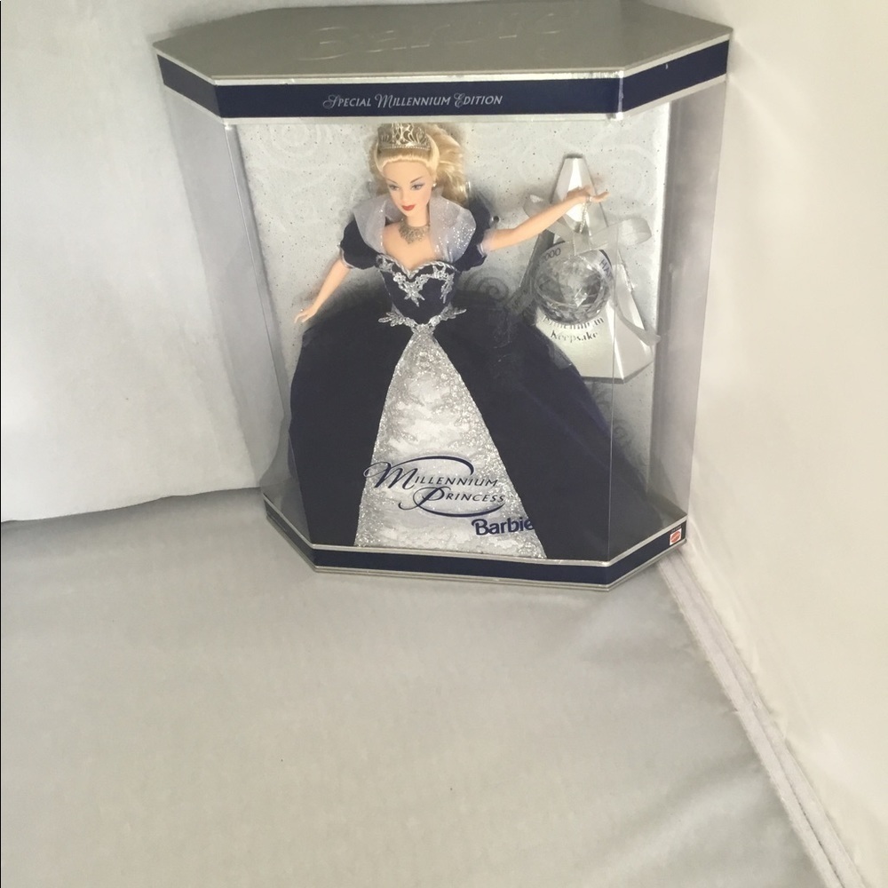 MILLENNIUM Holiday‎ Barbie